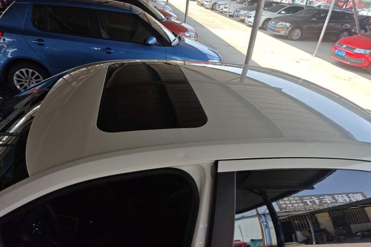 Used Volkswagen Lavida 2013 Restyled Classic 1.6L Automatic Comfort Edition Roof