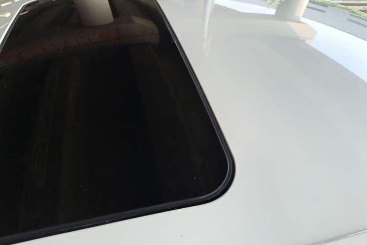 Used Volkswagen Lavida 2013 Restyled Classic 1.6L Manual Comfort Edition Roof