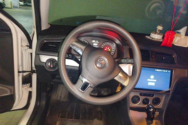 Used Volkswagen Lavida 2013 Revised Classic 1.6L Automatic Fashion Edition Steering Wheel
