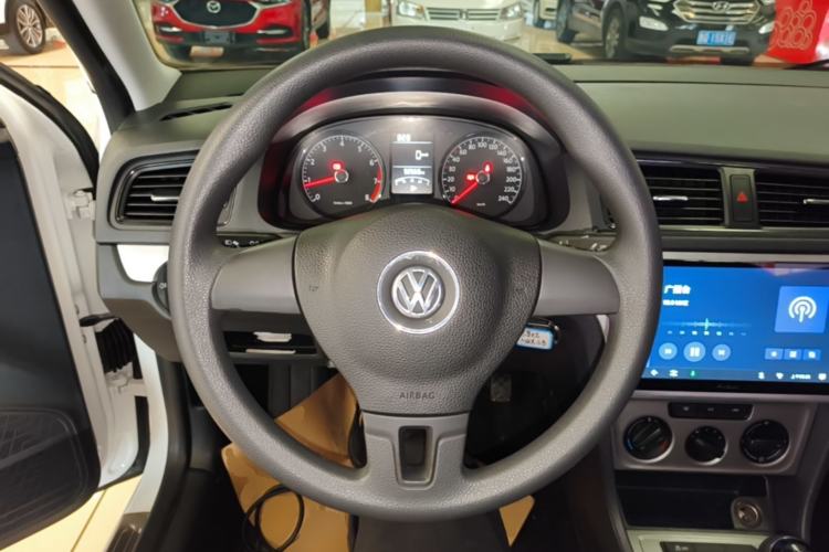 Used Volkswagen Lavida 2013 Revised Classic 1.6L Manual Fashion Edition Steering Wheel