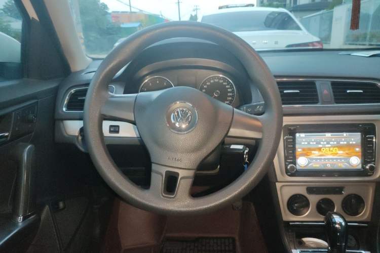 Used Volkswagen Lavida 2013 1.6L Automatic Comfort Edition Steering Wheel