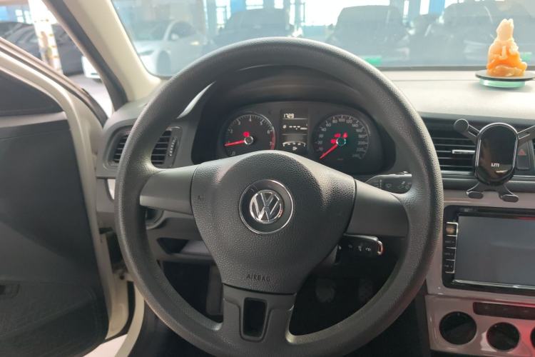 Used Volkswagen Lavida 2013 Revised Classic 1.6L Manual Fashion Edition Steering Wheel