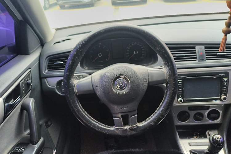 Used Volkswagen Lavida 2013 Revised Classic 1.6L Manual Fashion Edition Steering Wheel