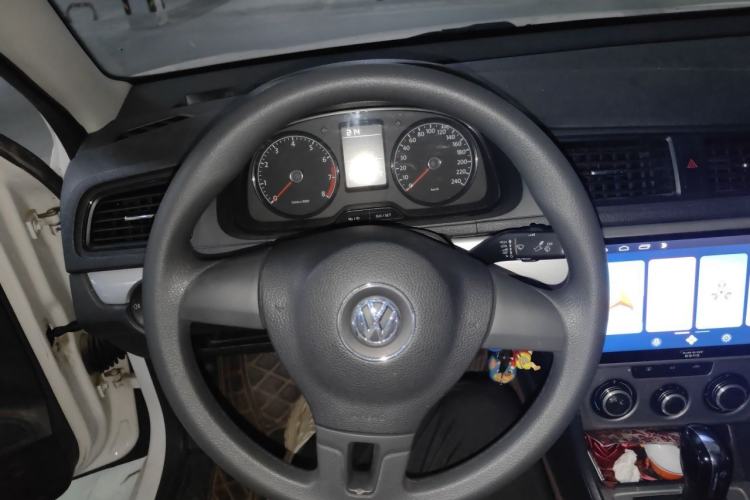 Used Volkswagen Lavida 2013 Revised Classic 1.6L Automatic Fashion Edition Steering Wheel
