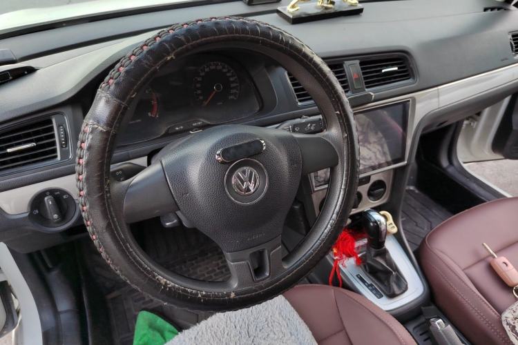 Used Volkswagen Lavida 2013 Revised Classic 1.6L Automatic Fashion Edition Steering Wheel