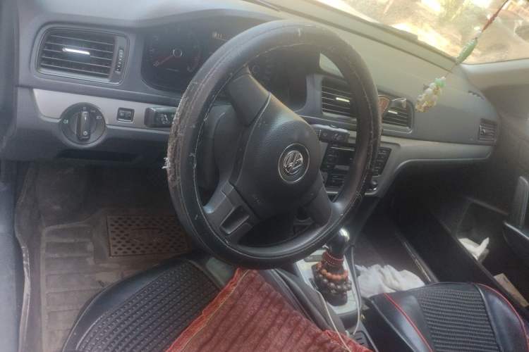 Used Volkswagen Lavida 2013 Revised Classic 1.6L Automatic Fashion Edition Steering Wheel