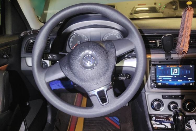 Used Volkswagen Lavida 2013 Revised Classic 1.6L Automatic Fashion Edition Steering Wheel