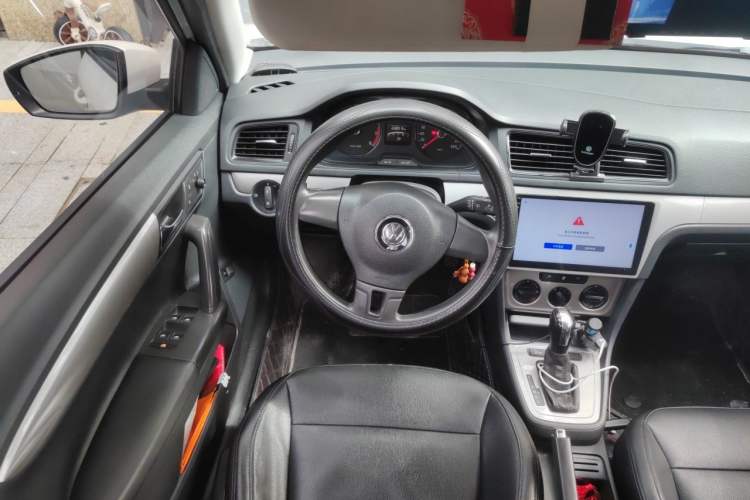 Used Volkswagen Lavida 2013 Revised Classic 1.6L Automatic Fashion Edition Steering Wheel