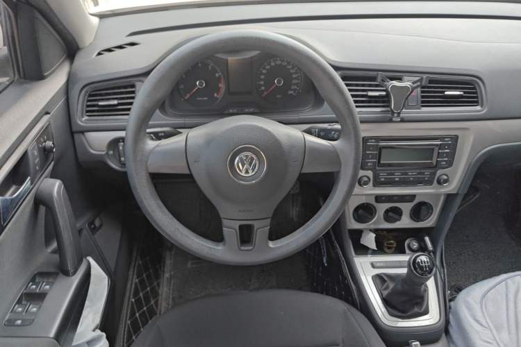 Used Volkswagen Lavida 2013 Revised Classic 1.6L Manual Fashion Edition Steering Wheel