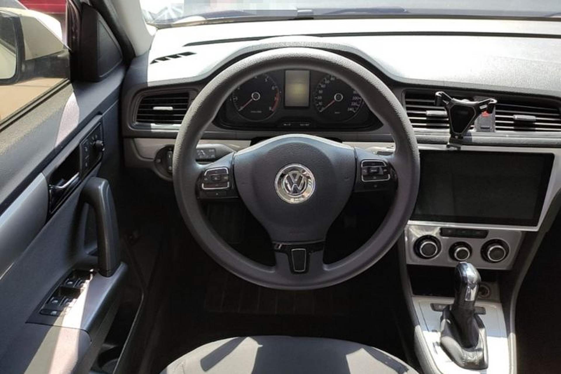 Used Volkswagen Lavida 2013 Revised Classic 1.6L Automatic Fashion Edition Steering Wheel