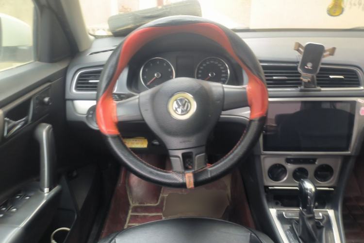 Used Volkswagen Lavida 2013 1.6L Automatic Comfort Edition Steering Wheel
