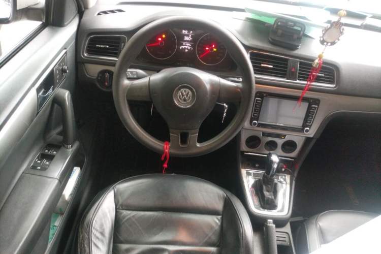 Used Volkswagen Lavida 2013 Restyled Classic 1.6L Automatic Comfort Edition Steering Wheel