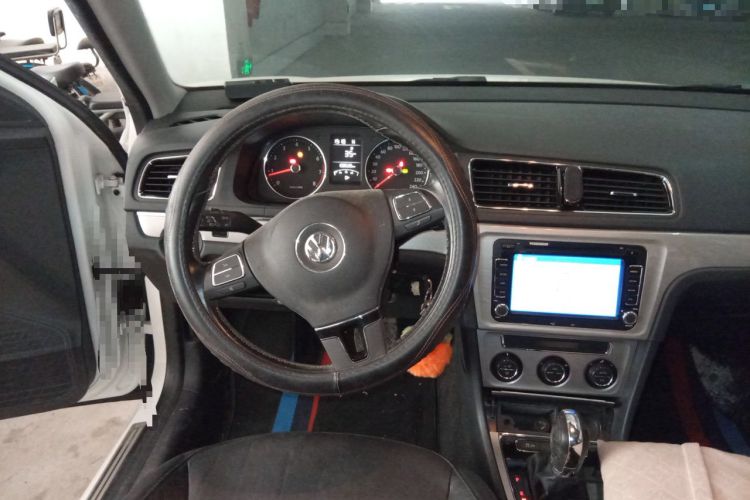 Used Volkswagen Lavida 2013 Revised Version 1.6L Automatic Luxury Edition Steering Wheel