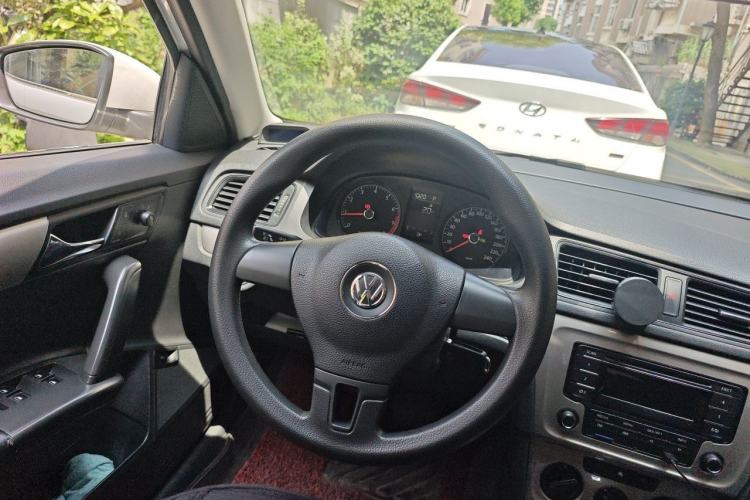 Used Volkswagen Lavida 2013 Revised Classic 1.6L Automatic Fashion Edition Steering Wheel