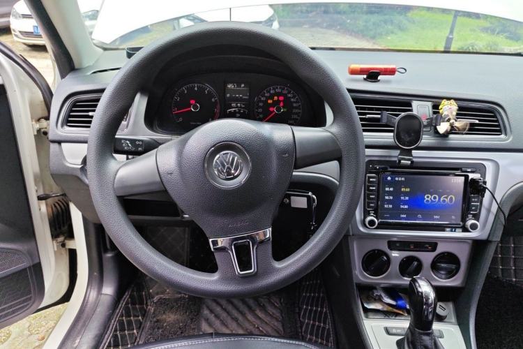 Used Volkswagen Lavida 2013 Revised Classic 1.6L Automatic Fashion Edition Steering Wheel