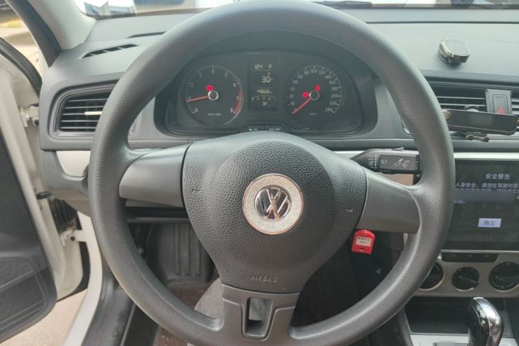 Used Volkswagen Lavida 2013 Revised Classic 1.6L Automatic Fashion Edition Steering Wheel