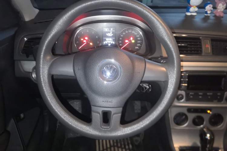 Used Volkswagen Lavida 2013 1.6L Automatic Comfort Edition Steering Wheel