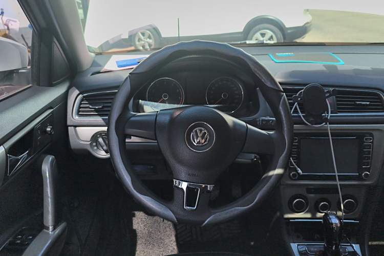 Used Volkswagen Lavida 2013 Revised Version 1.4 TSI DSG Comfort Edition Steering Wheel