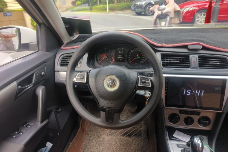 Used Volkswagen Lavida 2013 Revised Classic 1.6L Automatic Fashion Edition Steering Wheel