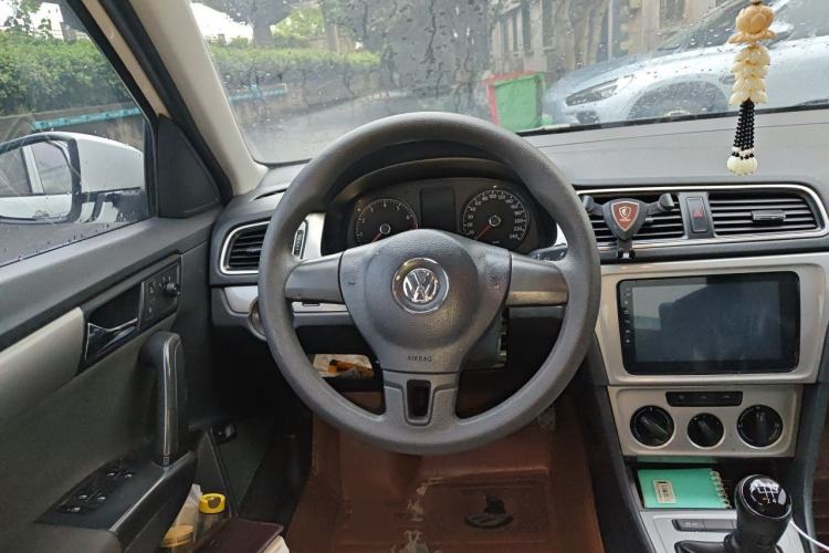 Used Volkswagen Lavida 2013 Revised Classic 1.6L Manual Fashion Edition Steering Wheel