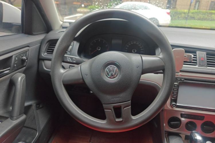 Used Volkswagen Lavida 2013 Revised Classic 1.6L Automatic Fashion Edition Steering Wheel