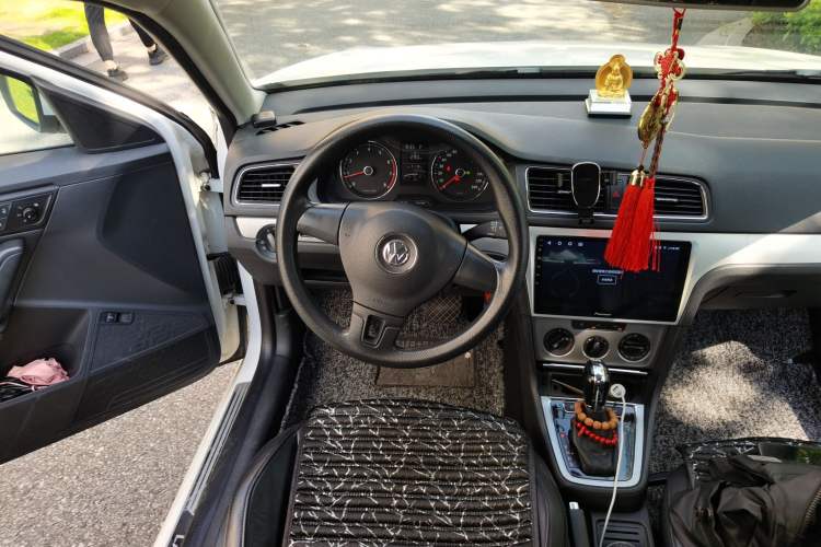 Used Volkswagen Lavida 2013 1.4TSI DSG Comfort Edition Steering Wheel