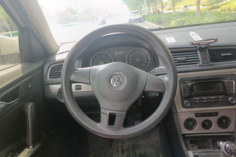 Used Volkswagen Lavida 2013 1.6L Manual Fashion Edition Steering Wheel