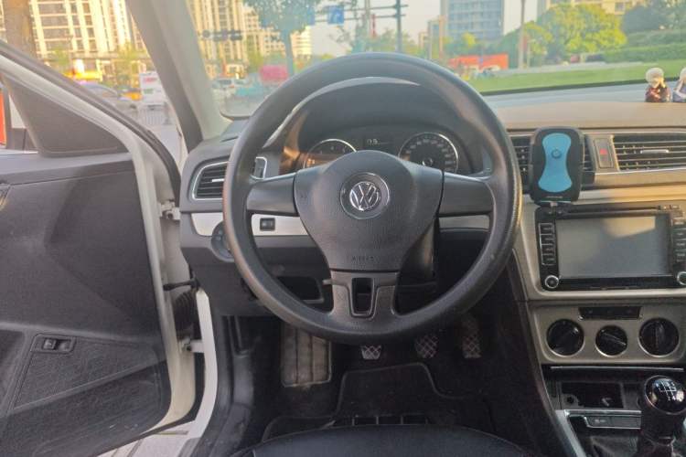 Used Volkswagen Lavida 2013 Restyled Classic 1.6L Manual Comfort Edition Steering Wheel