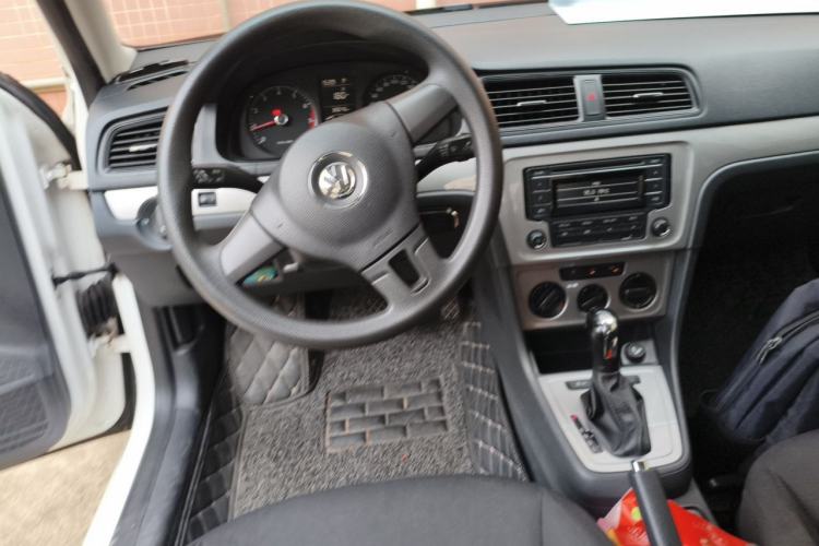 Used Volkswagen Lavida 2013 Revised Classic 1.6L Automatic Fashion Edition Steering Wheel