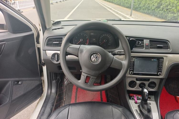 Used Volkswagen Lavida 2013 Revised Classic 1.6L Automatic Fashion Edition Steering Wheel