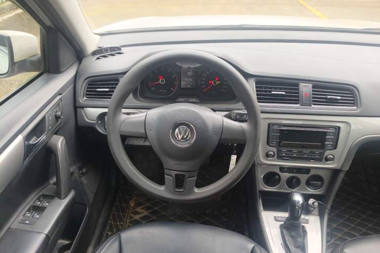 Used Volkswagen Lavida 2013 Revised Classic 1.6L Automatic Fashion Edition Steering Wheel