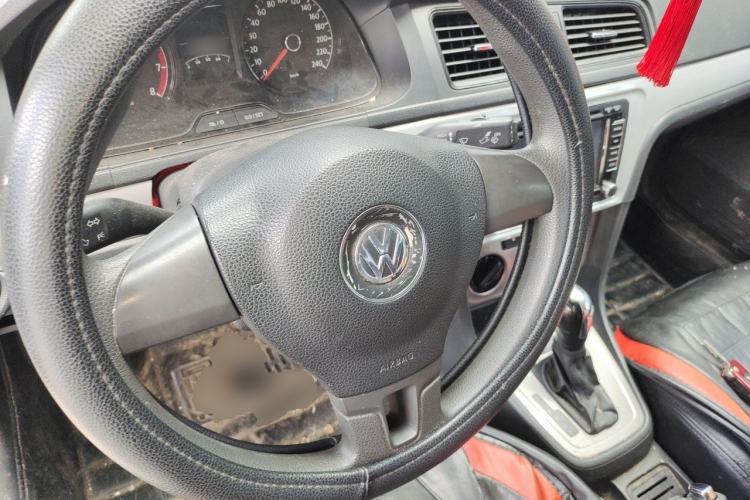 Used Volkswagen Lavida 2013 Revised Classic 1.6L Automatic Fashion Edition Steering Wheel