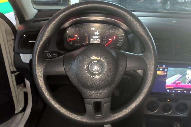 Used Volkswagen Lavida 2013 Revised Classic 1.6L Manual Fashion Edition Steering Wheel