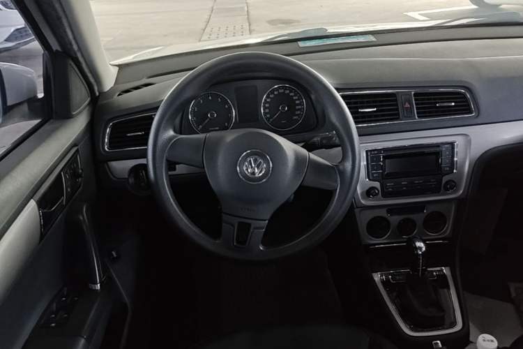 Used Volkswagen Lavida 2013 Restyled Classic 1.6L Automatic Comfort Edition Steering Wheel