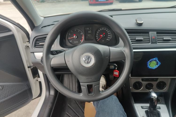 Used Volkswagen Lavida 2013 Revised Classic 1.6L Automatic Fashion Edition Steering Wheel