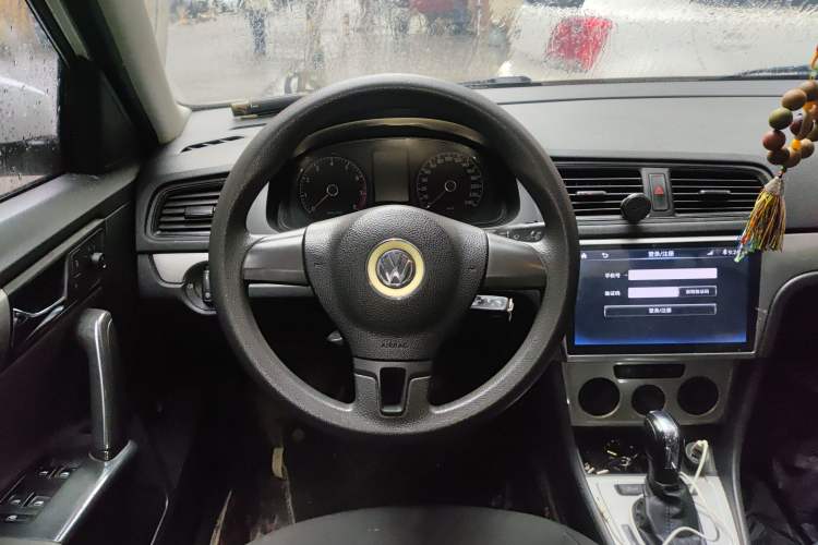 Used Volkswagen Lavida 2013 Revised Classic 1.6L Automatic Fashion Edition Steering Wheel