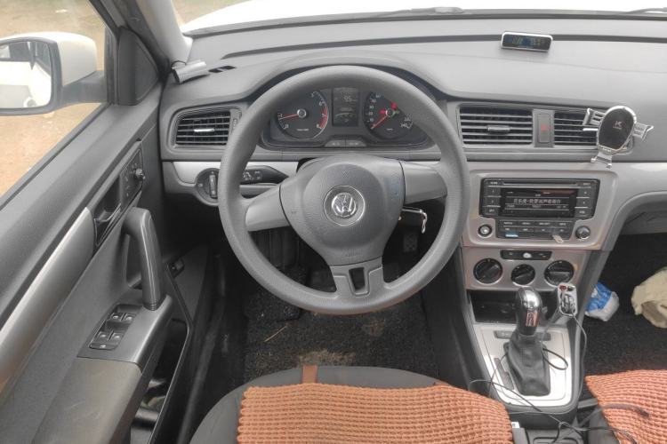 Used Volkswagen Lavida 2013 Revised Classic 1.6L Automatic Fashion Edition Steering Wheel