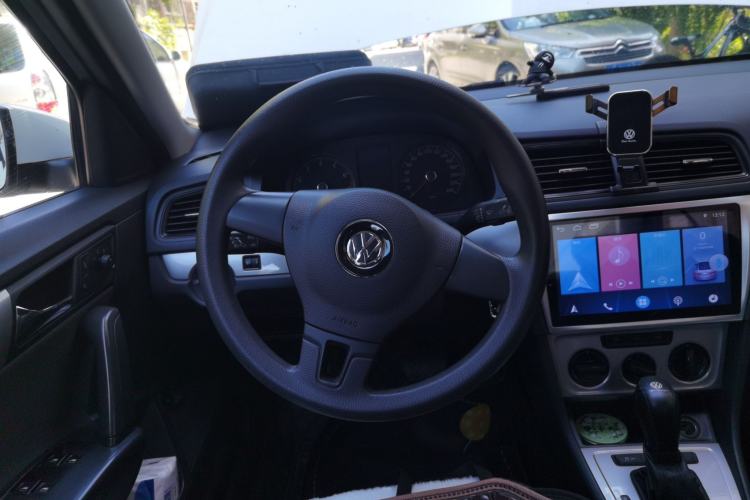 Used Volkswagen Lavida 2013 Revised Classic 1.6L Automatic Fashion Edition Steering Wheel