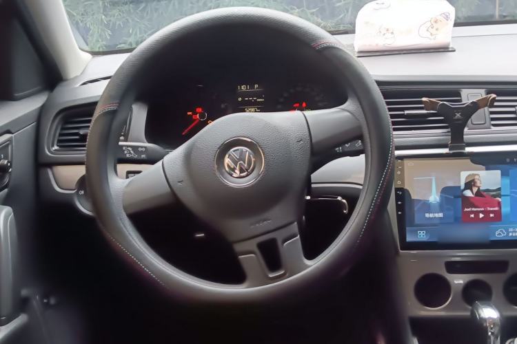 Used Volkswagen Lavida 2013 Revised Classic 1.6L Automatic Fashion Edition Steering Wheel