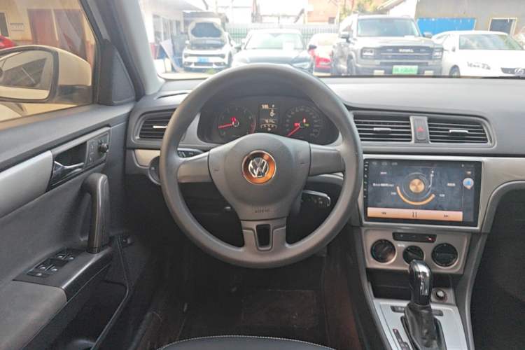 Used Volkswagen Lavida 2013 Revised Classic 1.6L Automatic Fashion Edition Steering Wheel