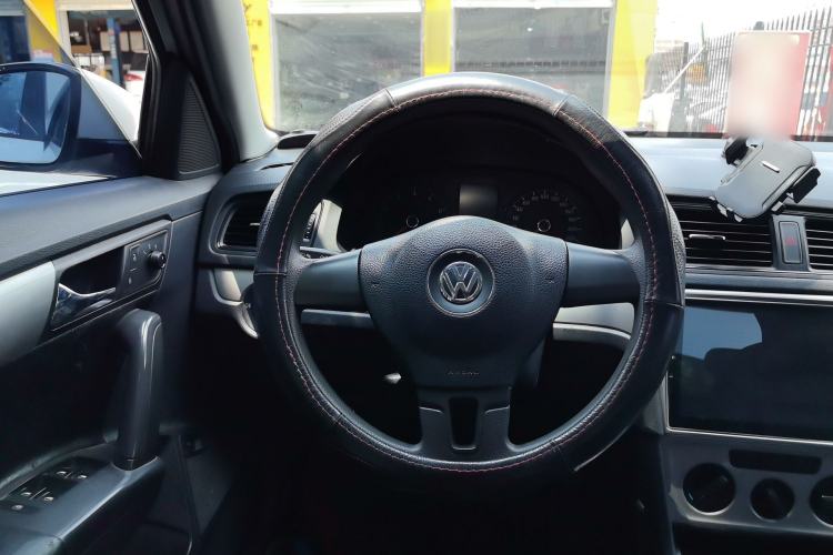 Used Volkswagen Lavida 2013 Revised Classic 1.6L Manual Fashion Edition Steering Wheel