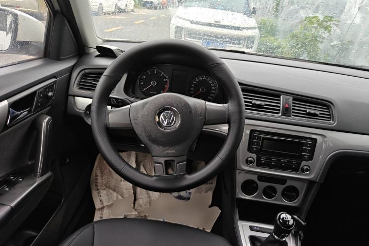 Used Volkswagen Lavida 2013 Revised Classic 1.6L Manual Fashion Edition Steering Wheel