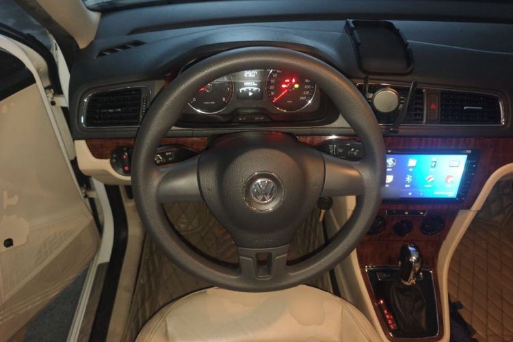 Used Volkswagen Lavida 2013 Revised Version 1.4 TSI DSG Comfort Edition Steering Wheel