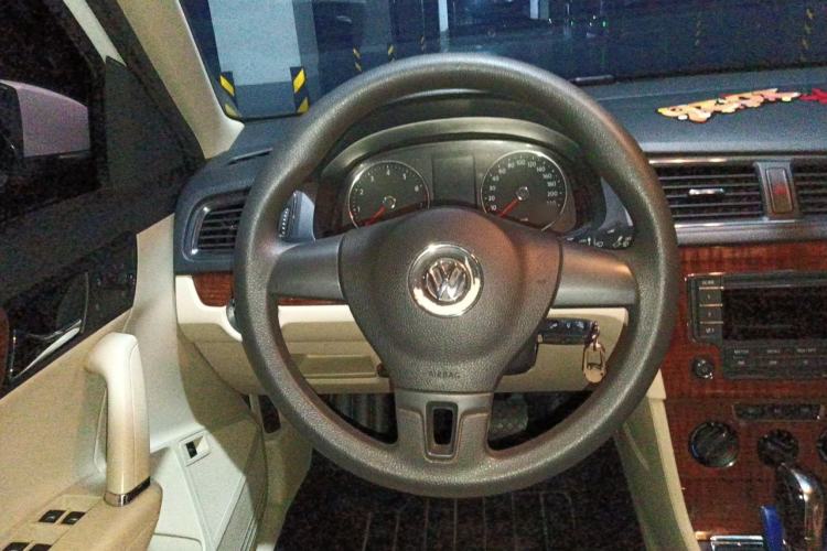Used Volkswagen Lavida 2013 1.6L Automatic Comfort Edition Steering Wheel