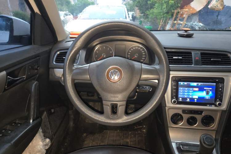 Used Volkswagen Lavida 2013 Restyled Classic 1.6L Manual Comfort Edition Steering Wheel