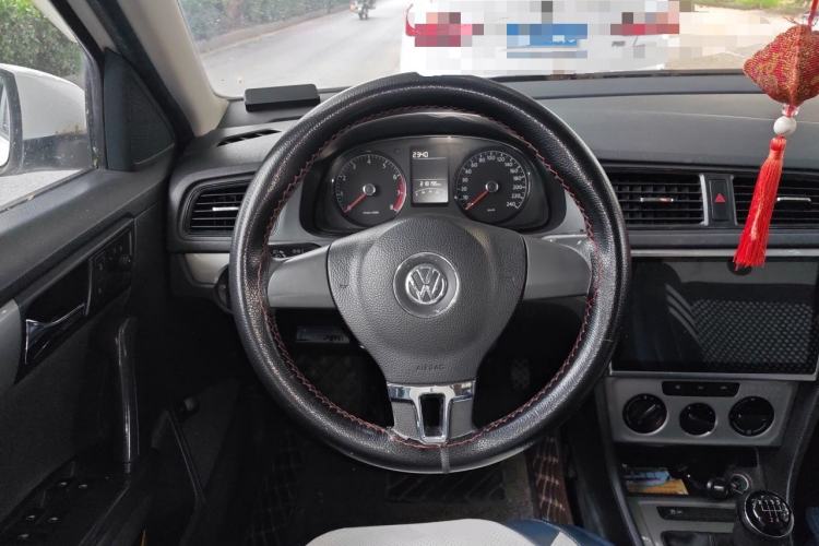 Used Volkswagen Lavida 2013 Revised Classic 1.6L Manual Fashion Edition Steering Wheel