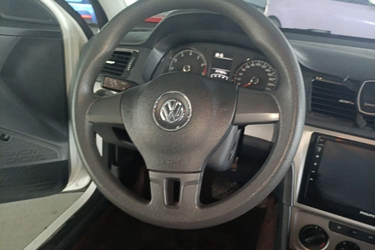 Used Volkswagen Lavida 2013 Revised Classic 1.6L Automatic Fashion Edition Steering Wheel