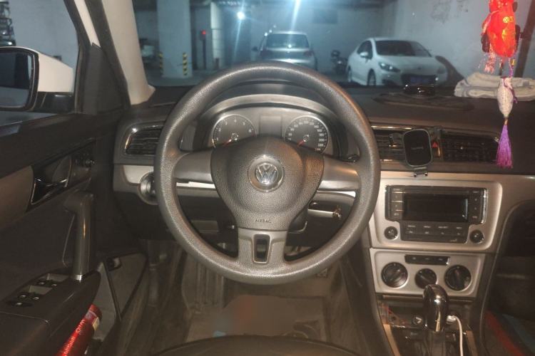 Used Volkswagen Lavida 2013 1.6L Automatic Comfort Edition Steering Wheel