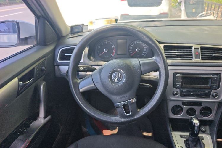 Used Volkswagen Lavida 2013 Revised Classic 1.6L Automatic Fashion Edition Steering Wheel
