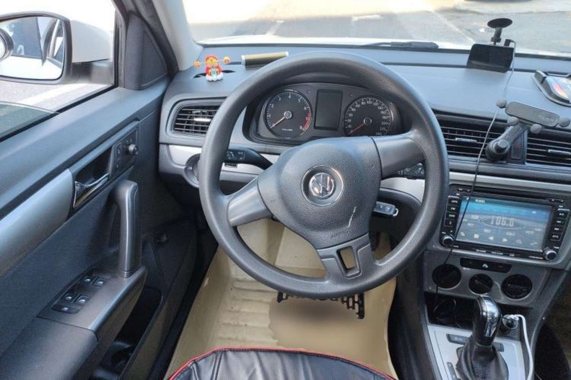 Used Volkswagen Lavida 2013 Revised Classic 1.6L Automatic Fashion Edition Steering Wheel